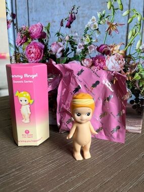 Sonny Angel CREAM PUFF Figure Sweets Series AUTHENTIC Factory Fresh Doll NEW